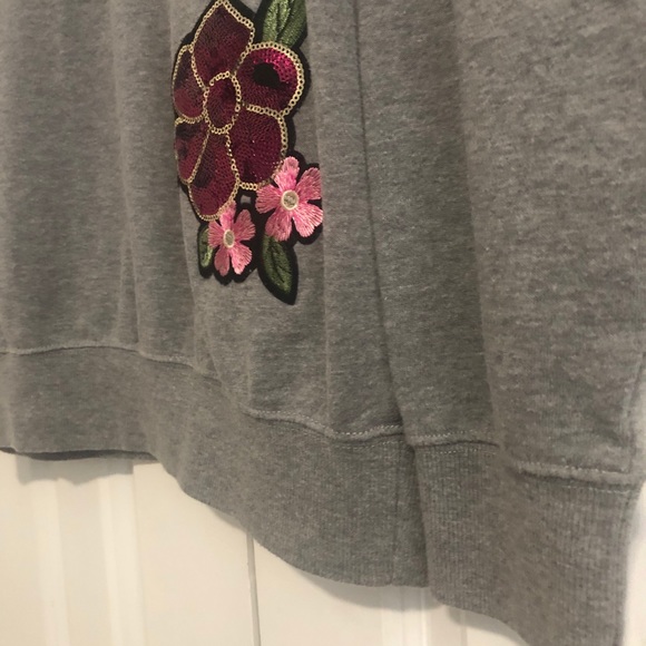 Ultra Flirt Sweatshirt Sequin Flowers - Picture 6 of 10